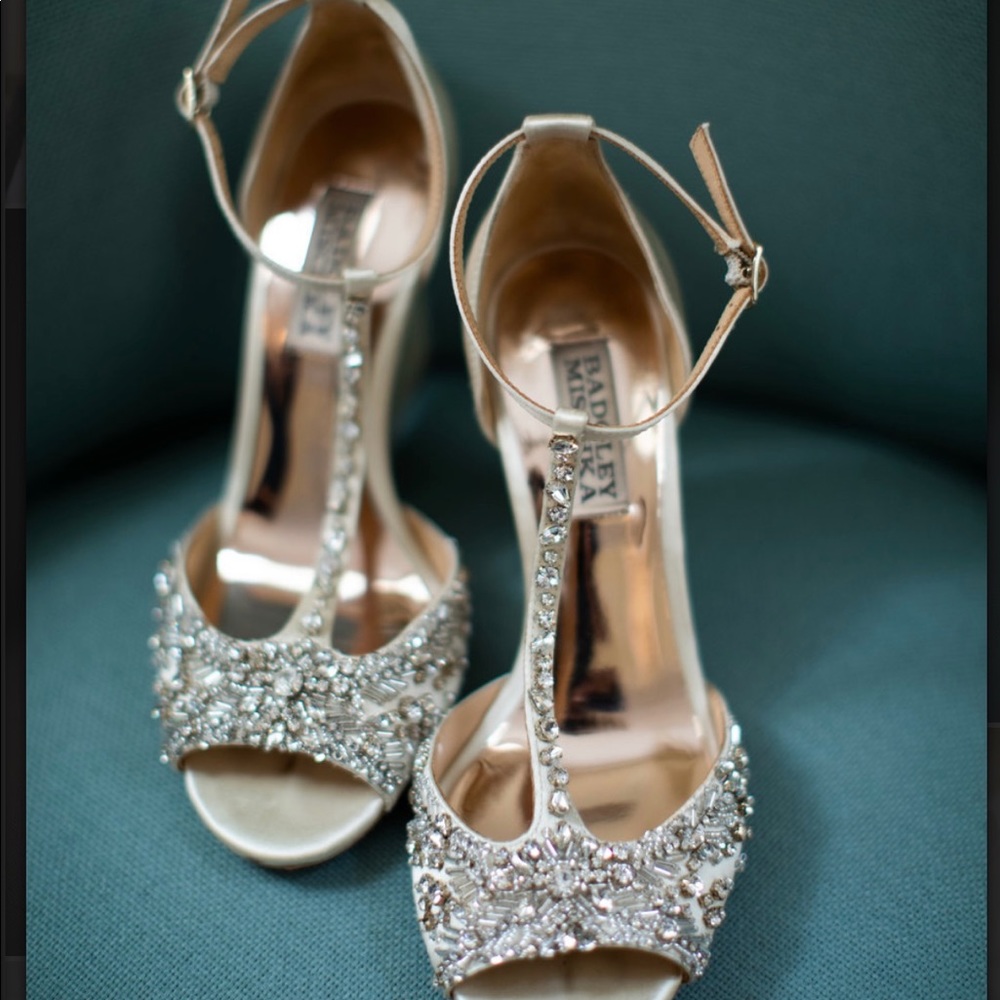 Badgley mischka embellished wedding wedges